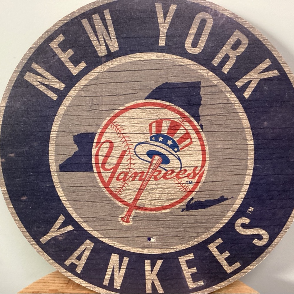New York Yankees 12” Circle Logo Wood Sign - Great Condition - Baseball Fans - Picture 3 of 11